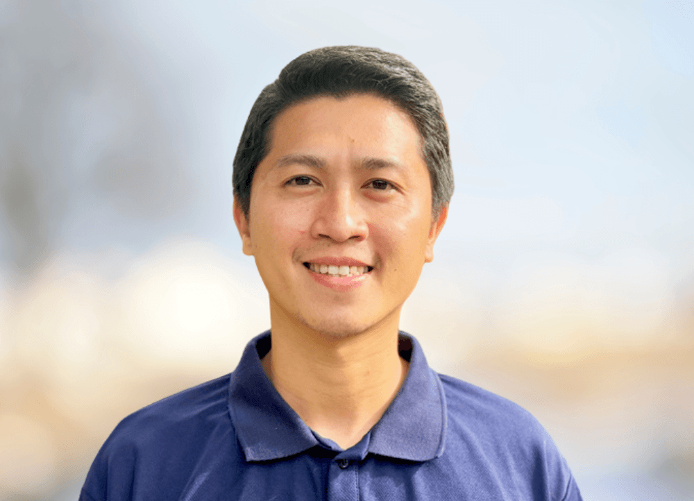 Ian Alera headshot