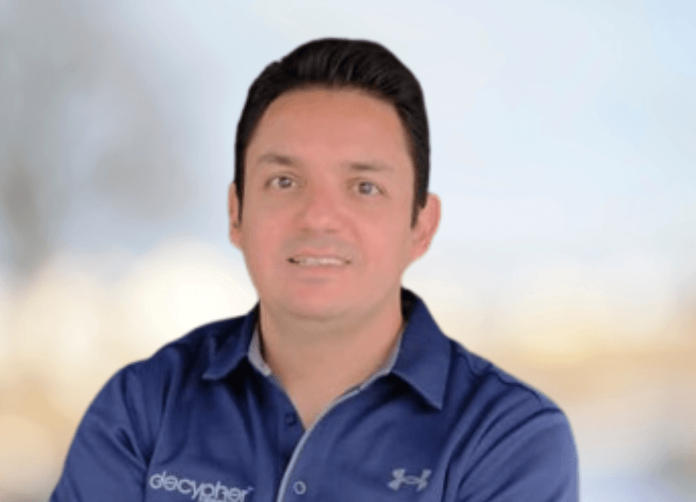 Rolando Izquierdo headshot